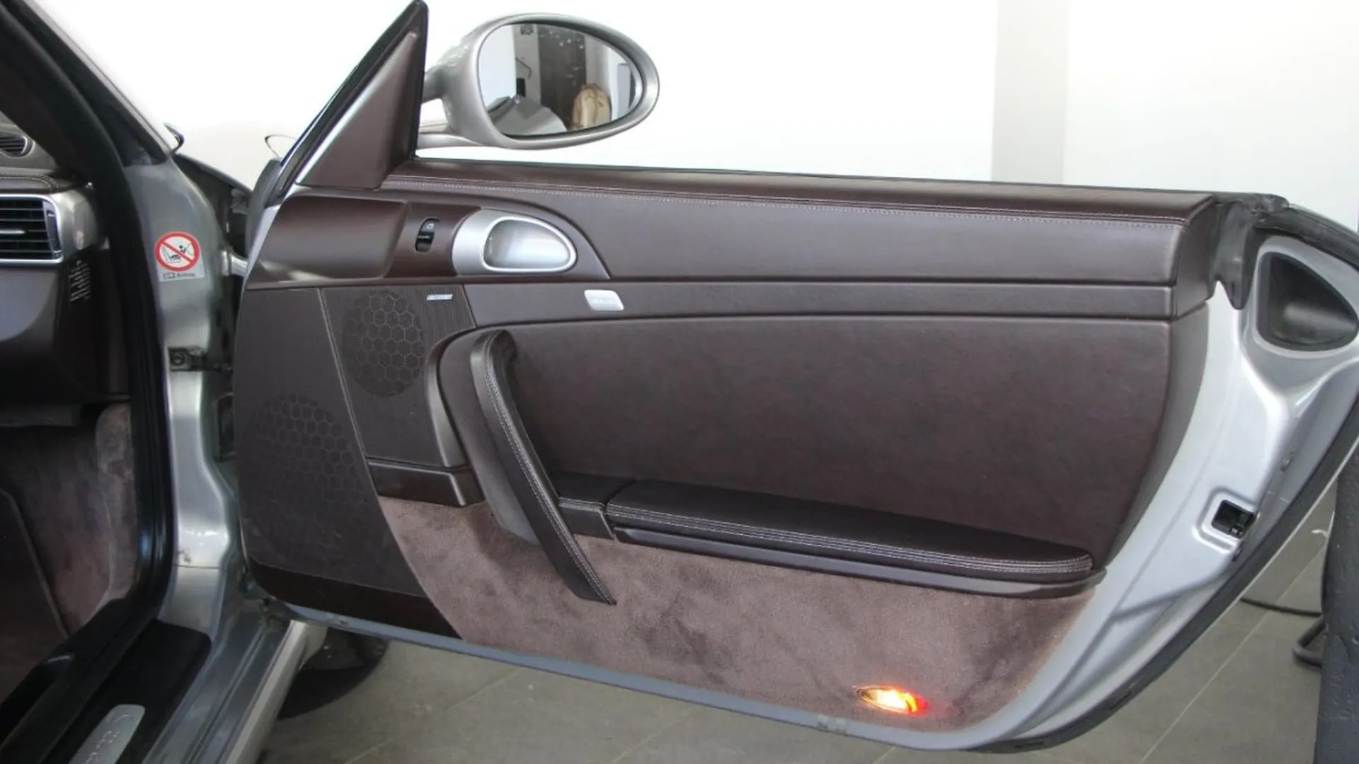 Porsche 911 — photo 27