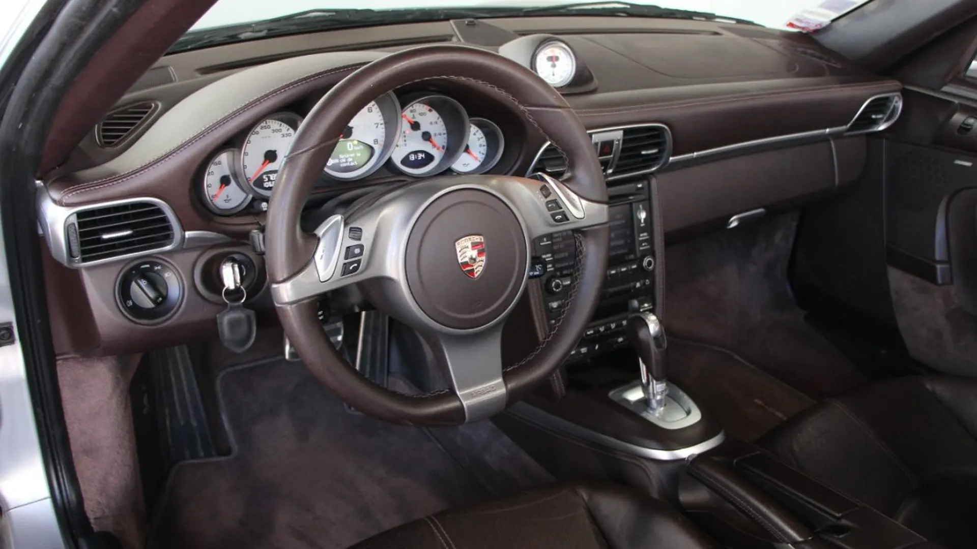 Porsche 911 — photo 10