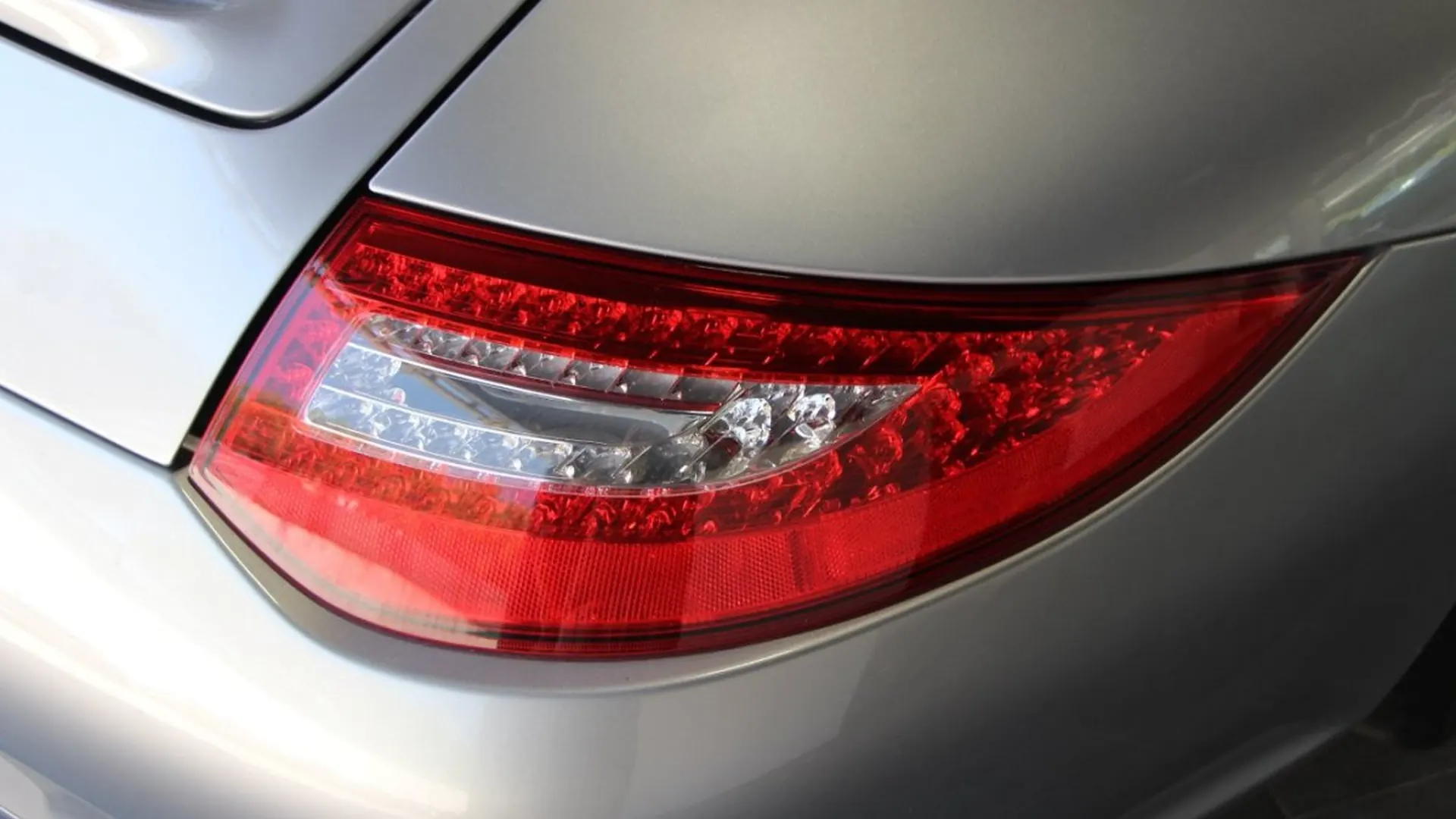 Porsche 911 — photo 28