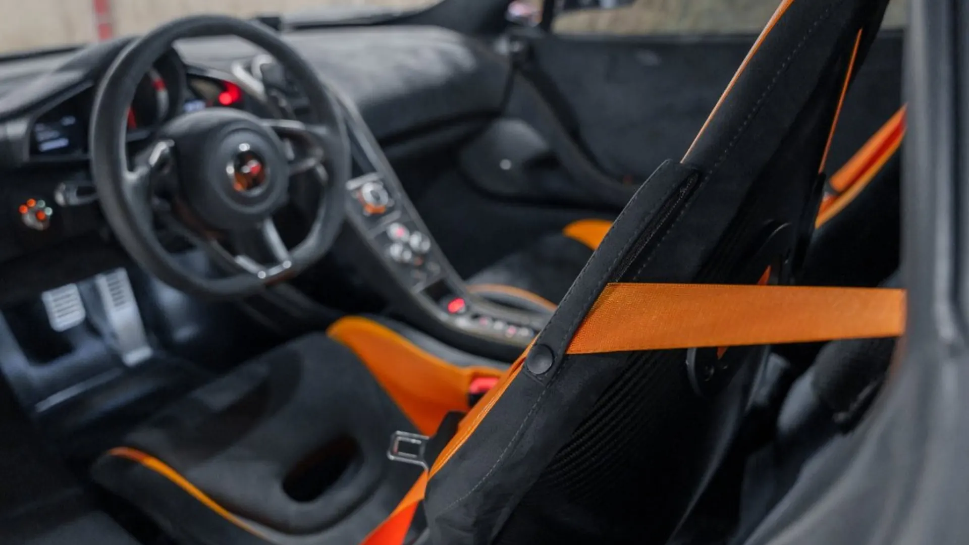 McLaren 675LT — photo 35