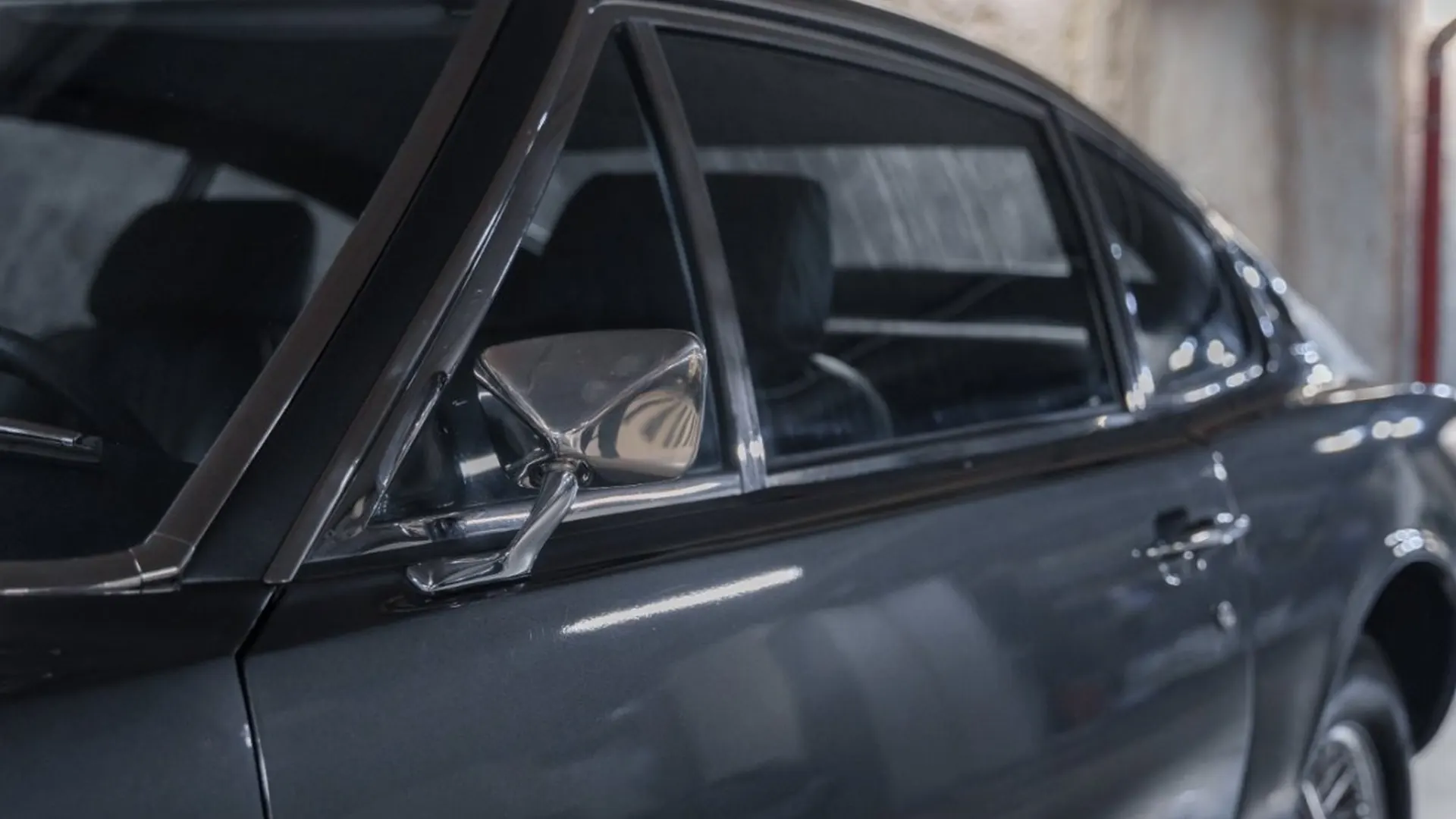 Aston Martin DBS — photo 9