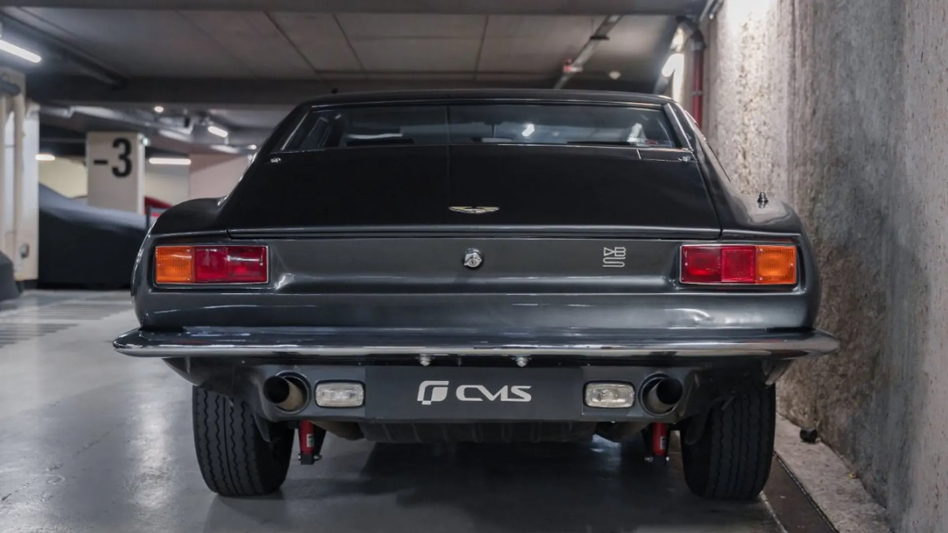 Aston Martin DBS — photo 21