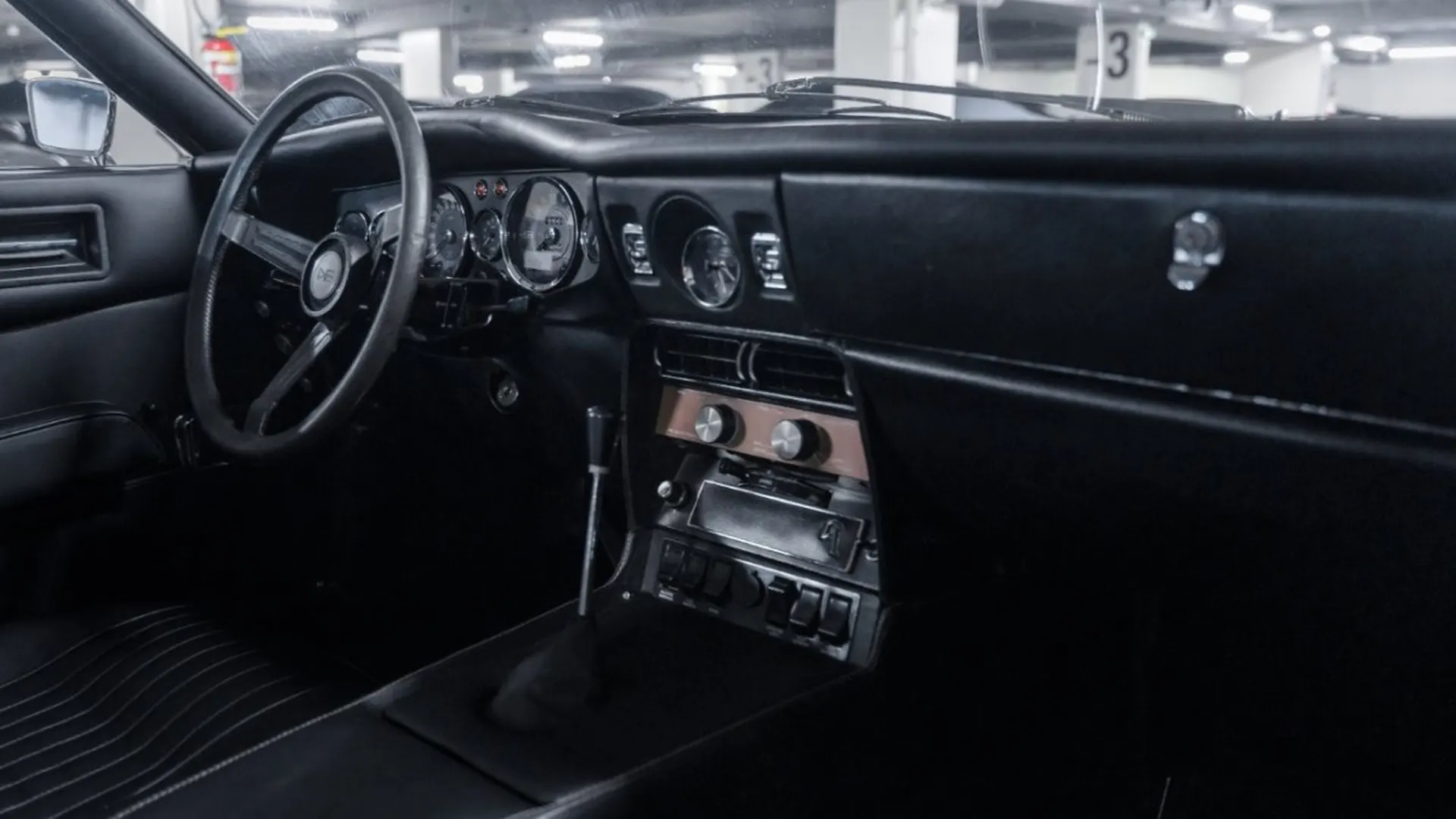 Aston Martin DBS — photo 42