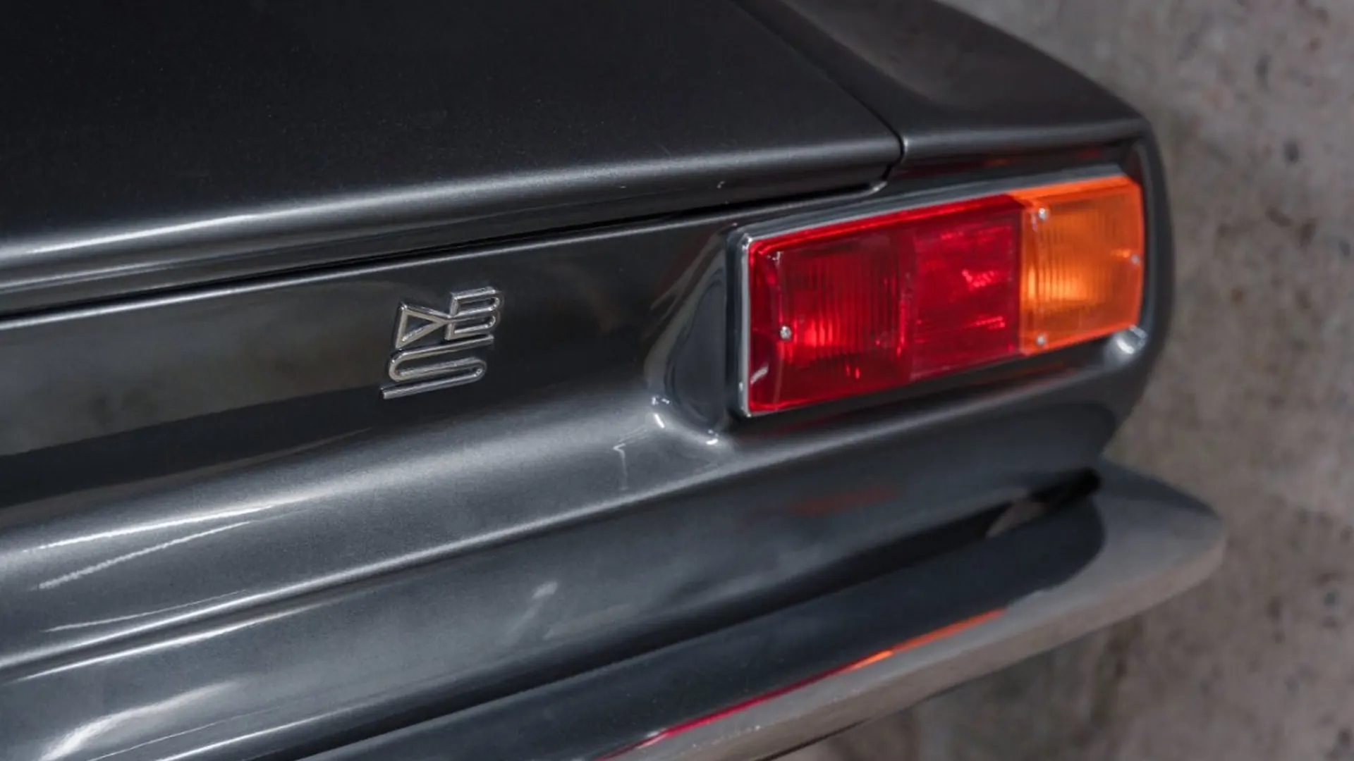 Aston Martin DBS — photo 19