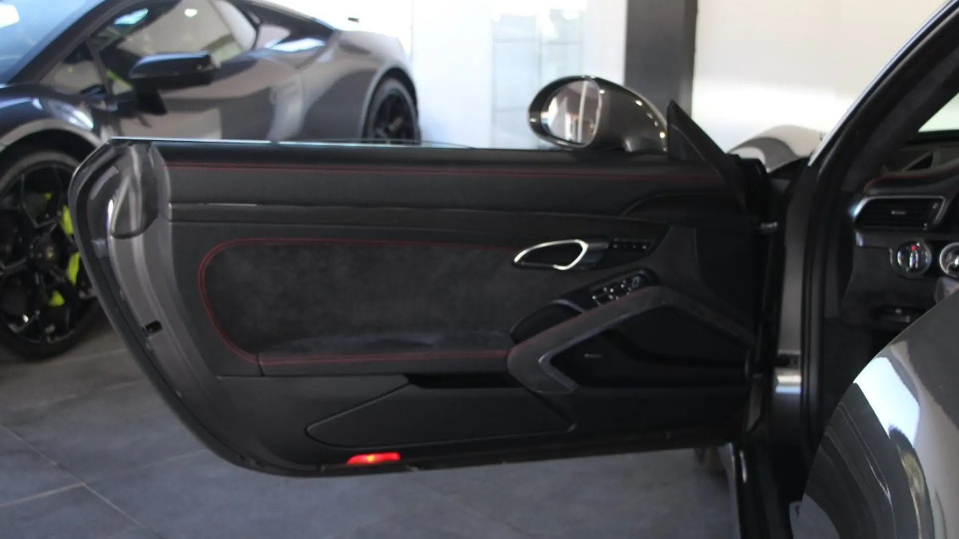 Porsche 911 — photo 13