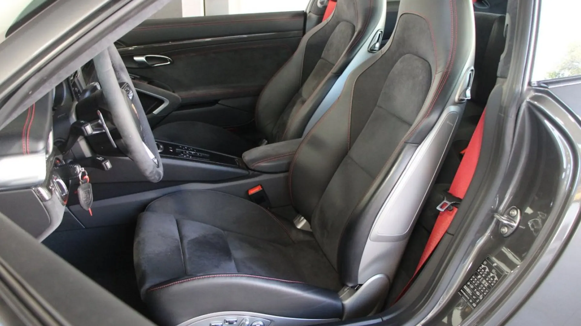 Porsche 911 — photo 11