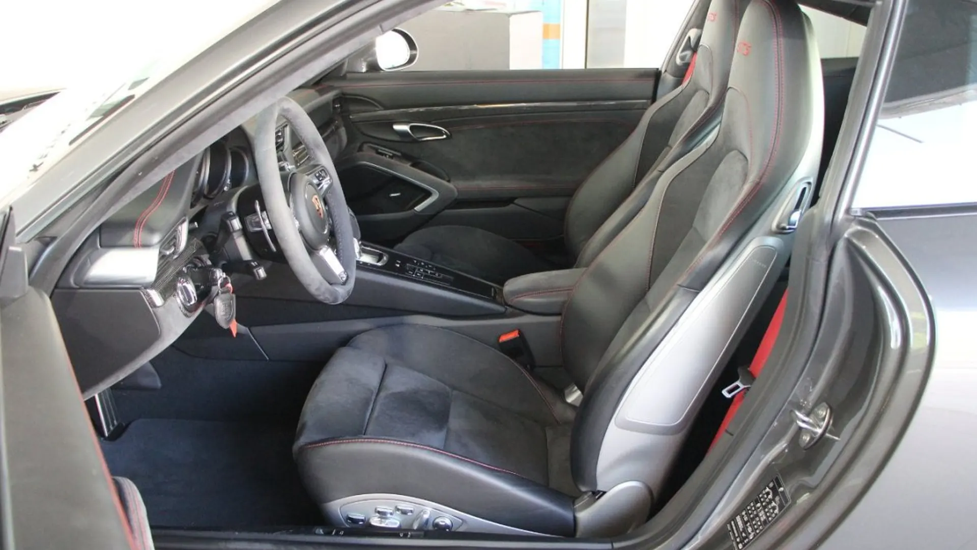 Porsche 911 — photo 10
