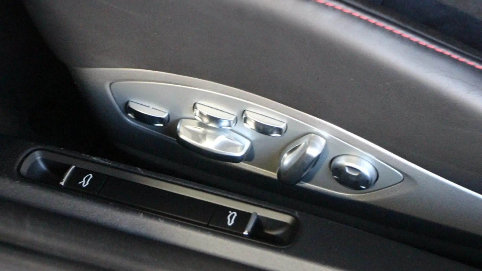 Porsche 911 — photo 16