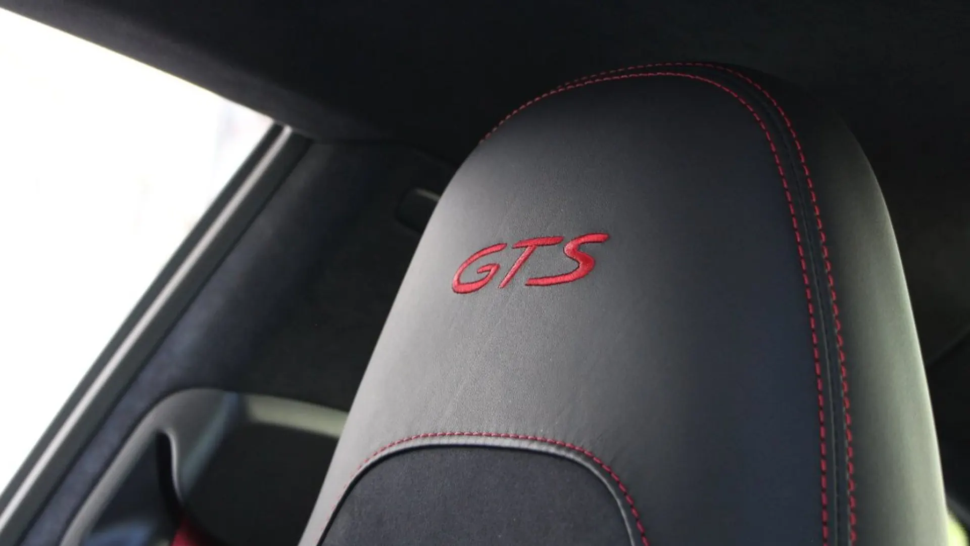 Porsche 911 — photo 32