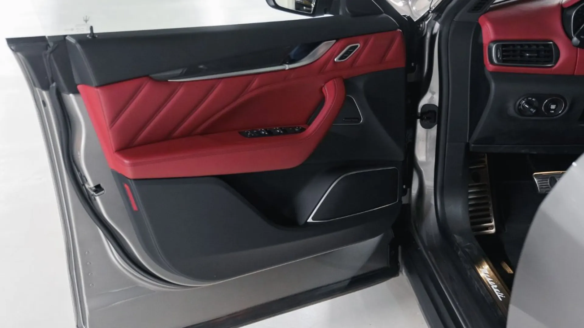 Maserati Levante — photo 21