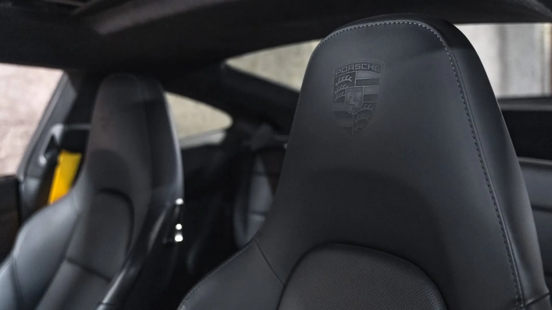 Porsche 911 — photo 27