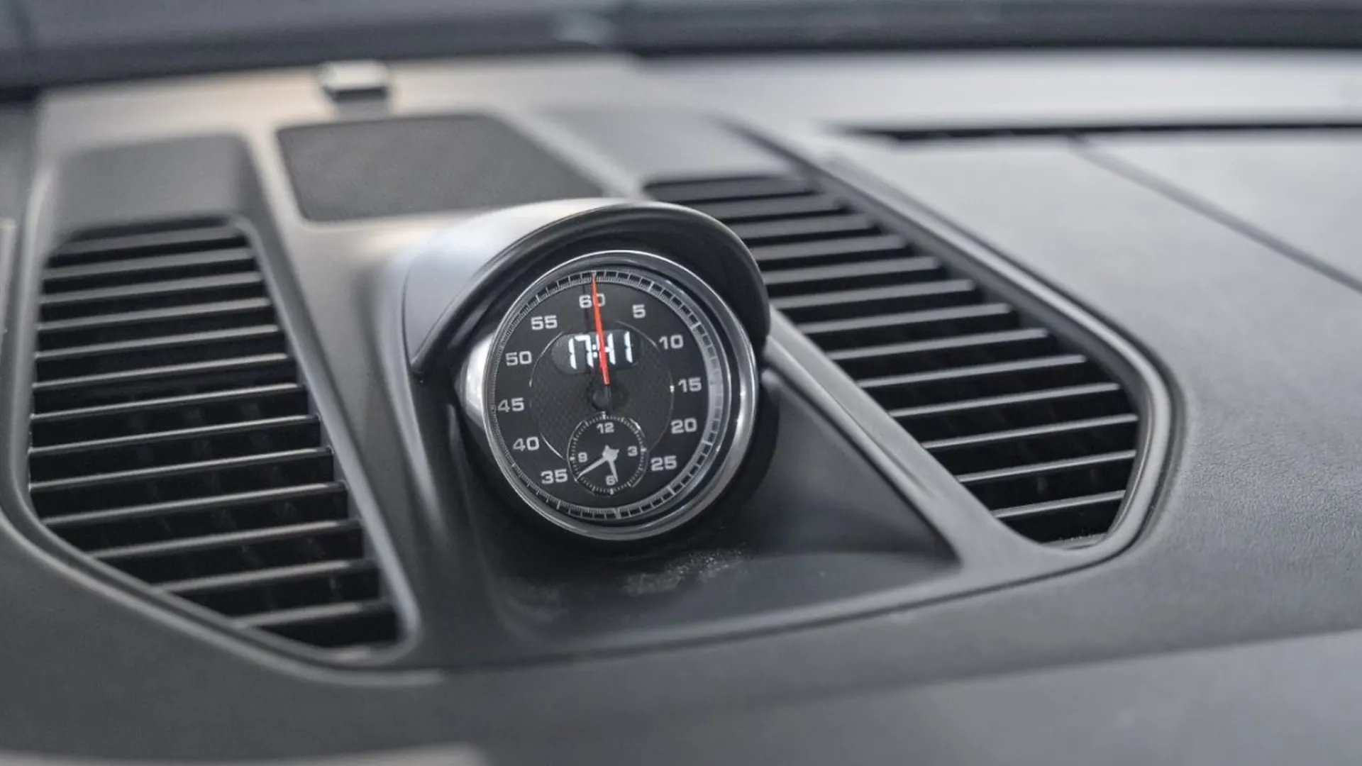 Porsche 911 — photo 34