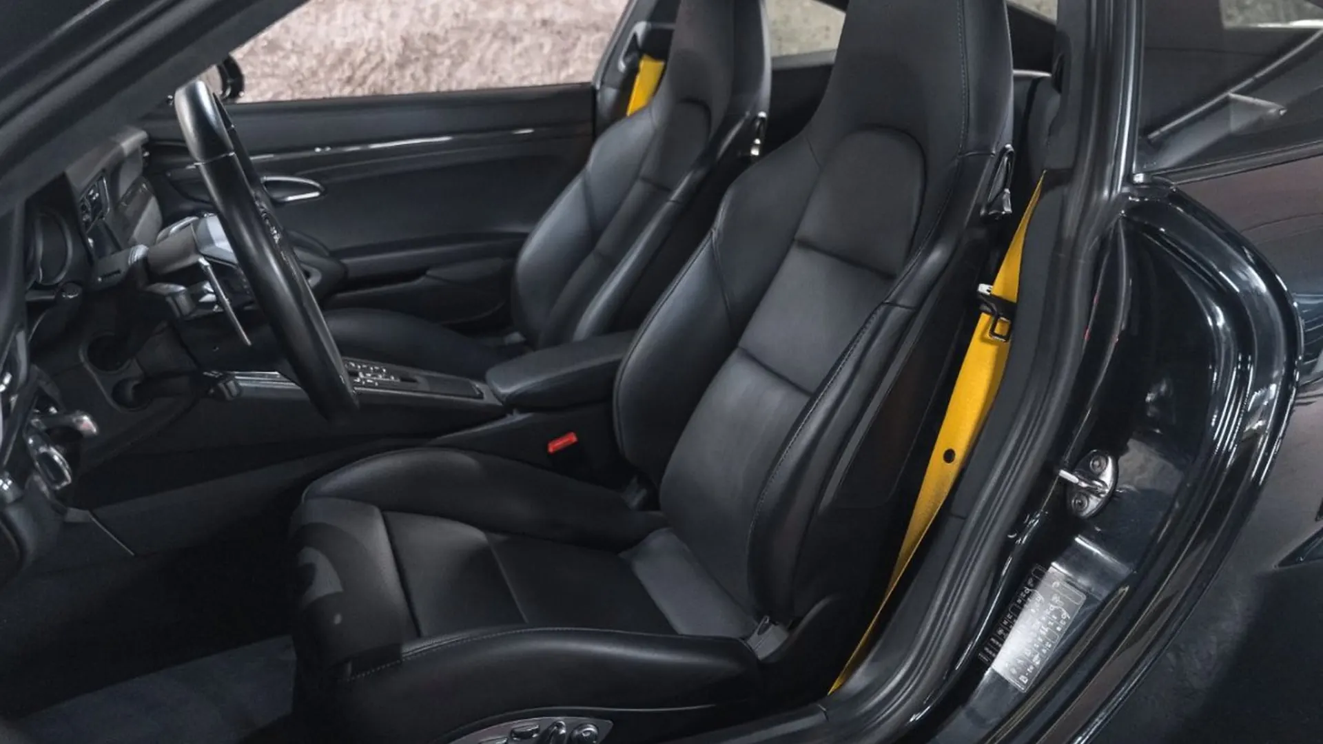 Porsche 911 — photo 26