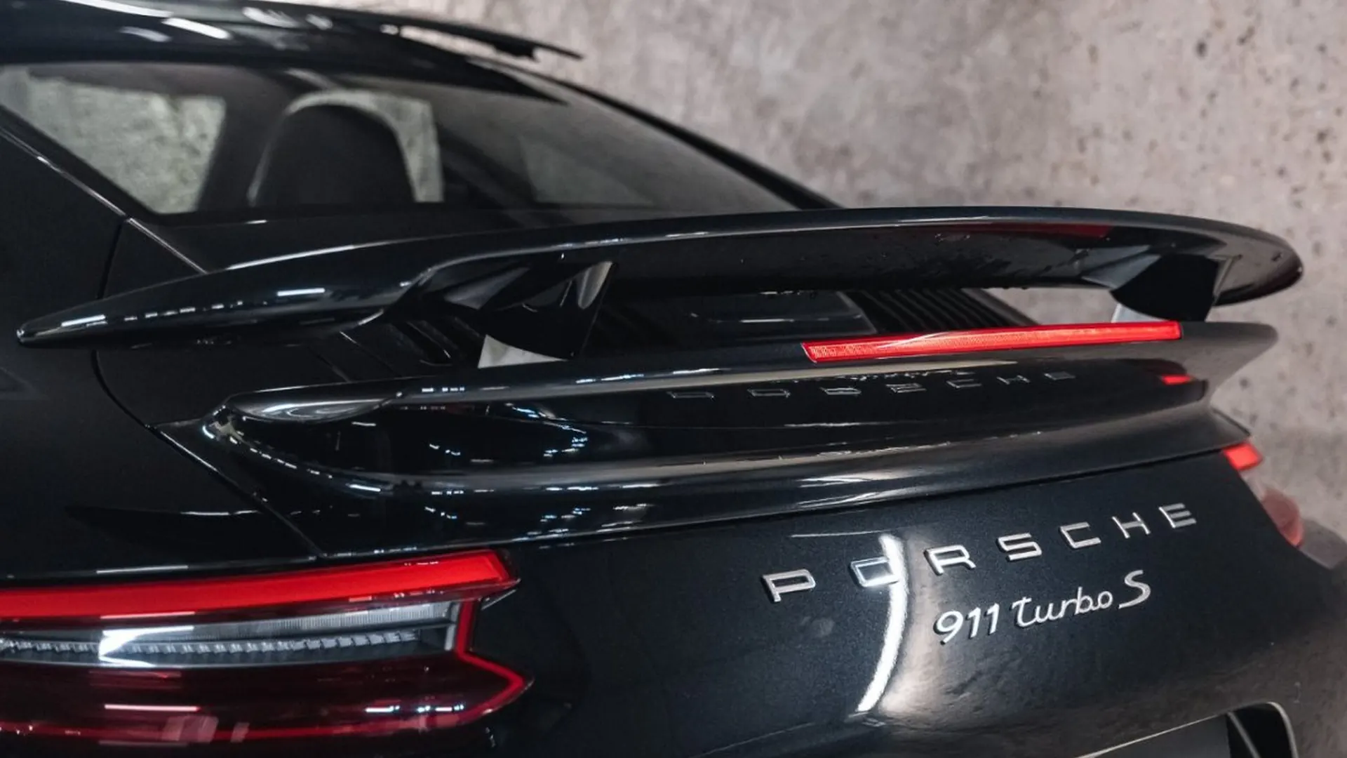 Porsche 911 — photo 17