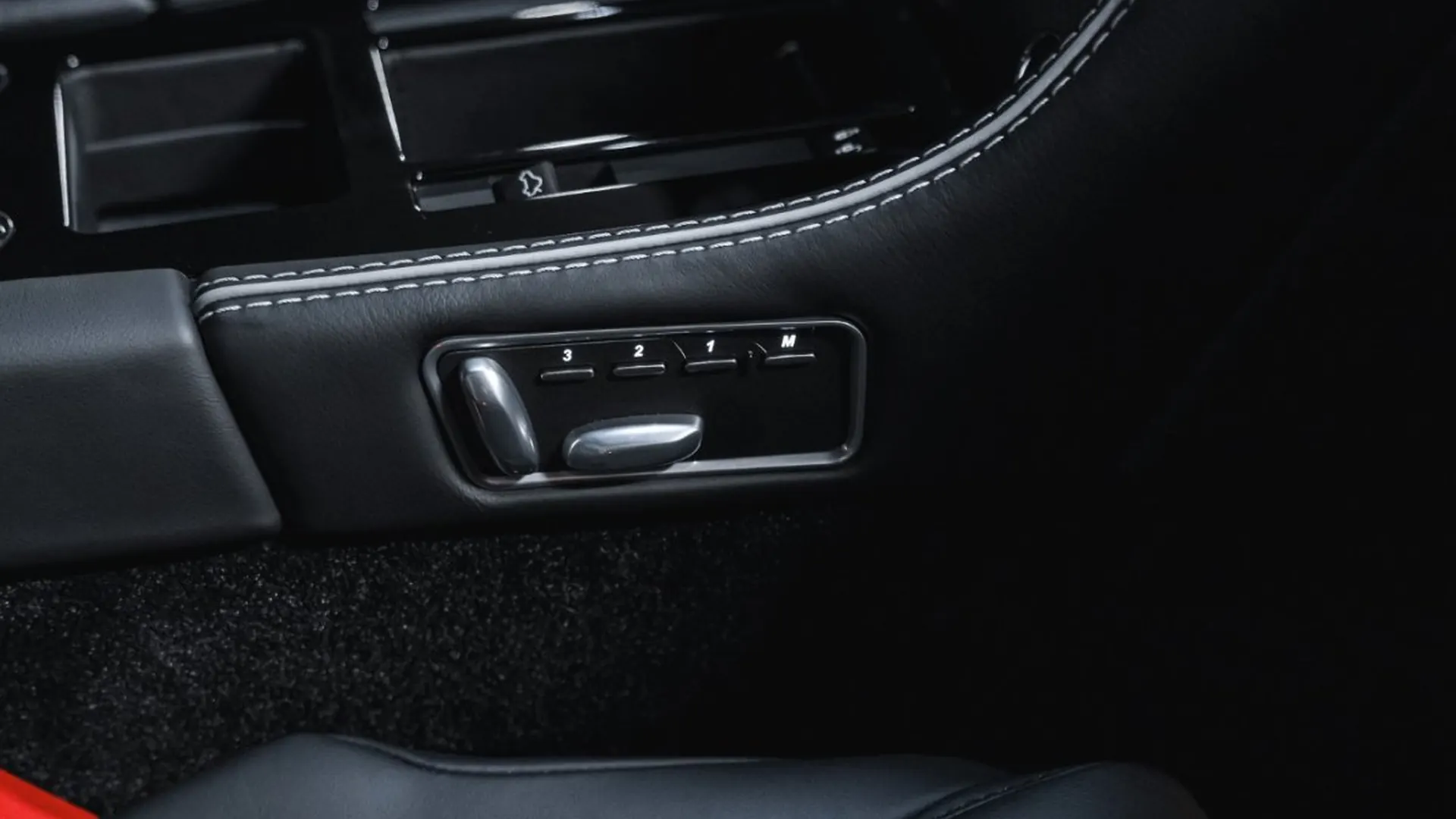 Aston Martin DB9 — photo 39
