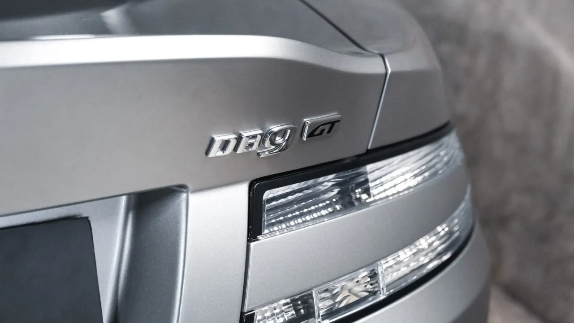Aston Martin DB9 — photo 16