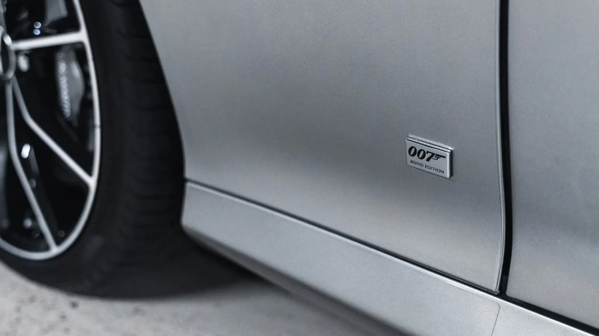 Aston Martin DB9 — photo 11