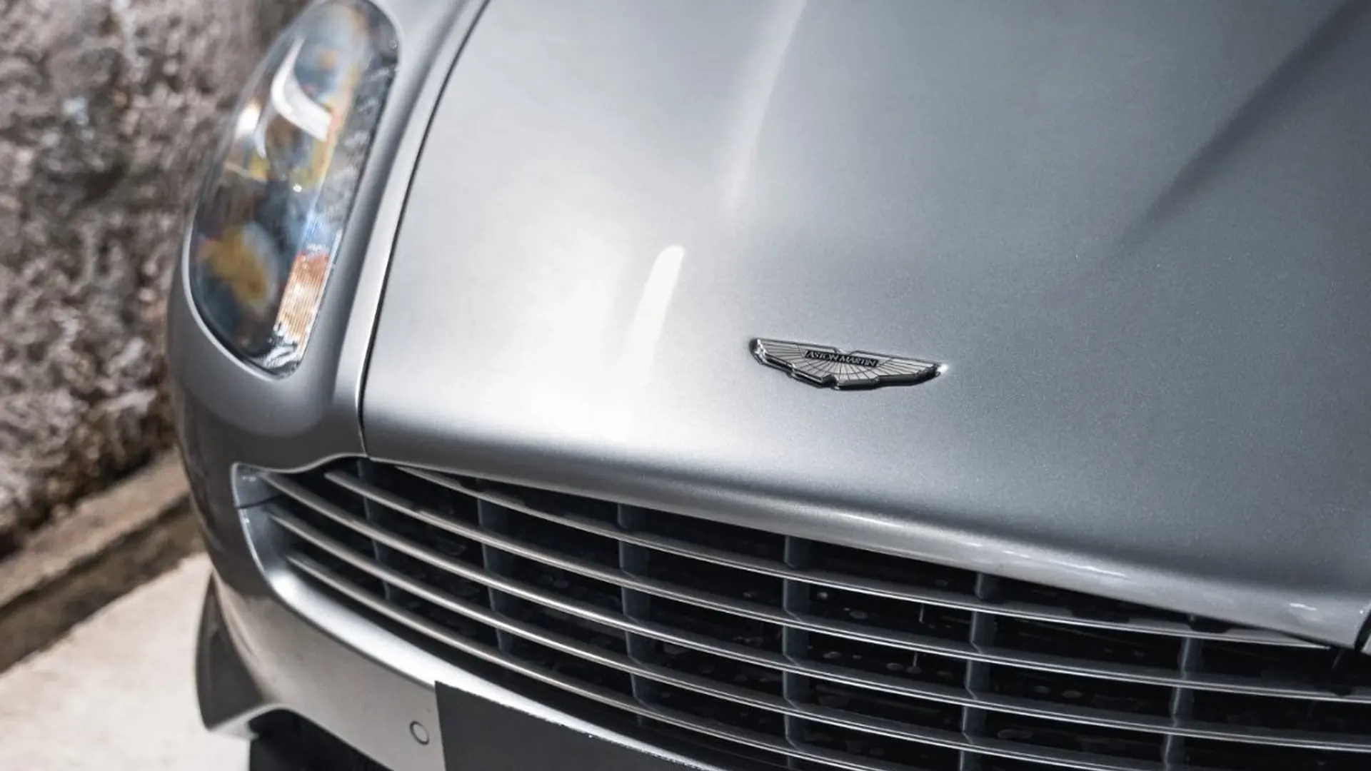 Aston Martin DB9 — photo 6