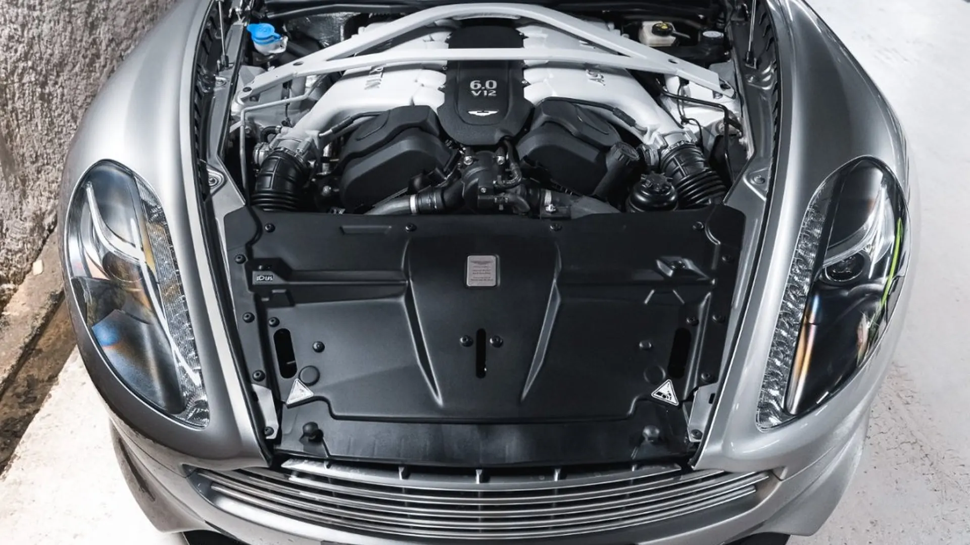 Aston Martin DB9 — photo 43