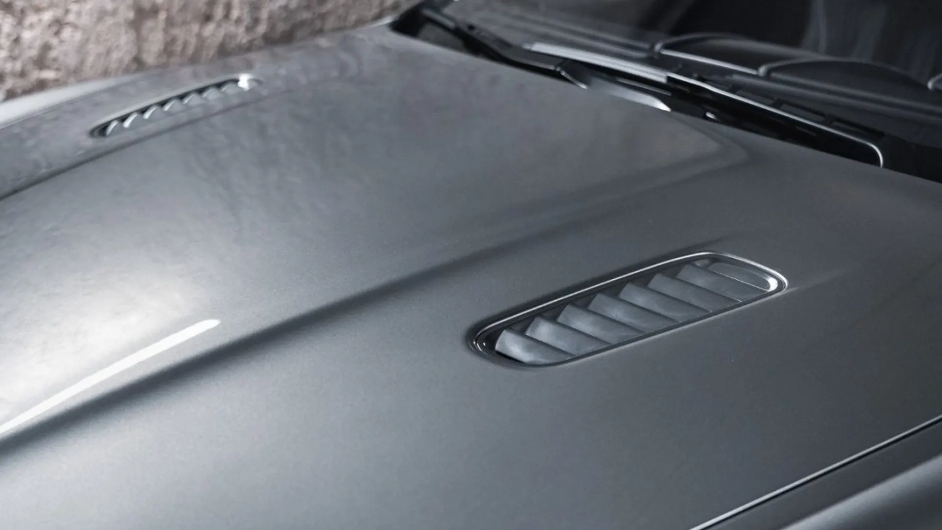 Aston Martin DB9 — photo 5