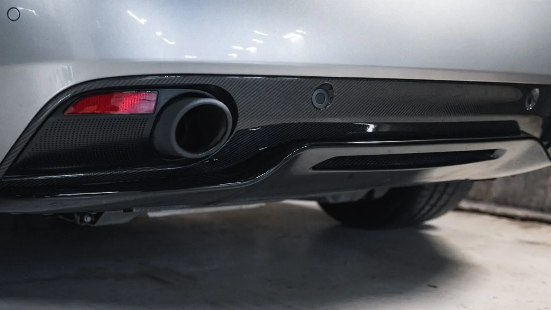 Aston Martin DB9 — photo 17
