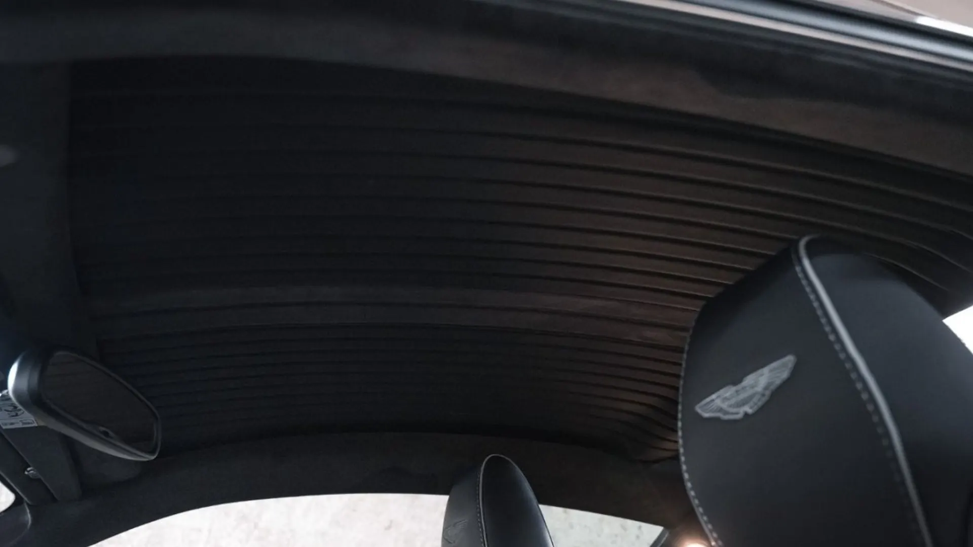 Aston Martin DB9 — photo 27
