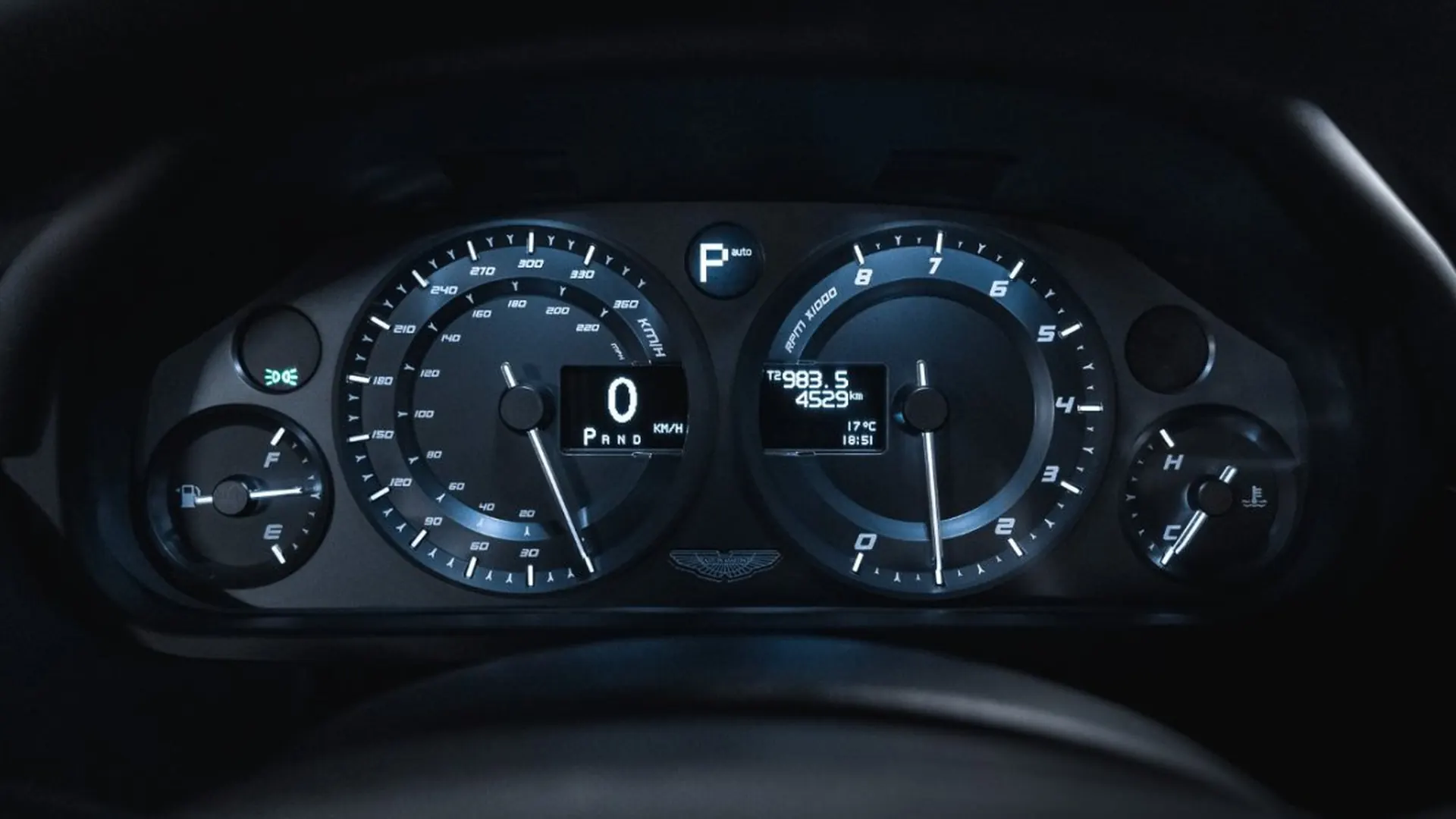 Aston Martin DB9 — photo 31