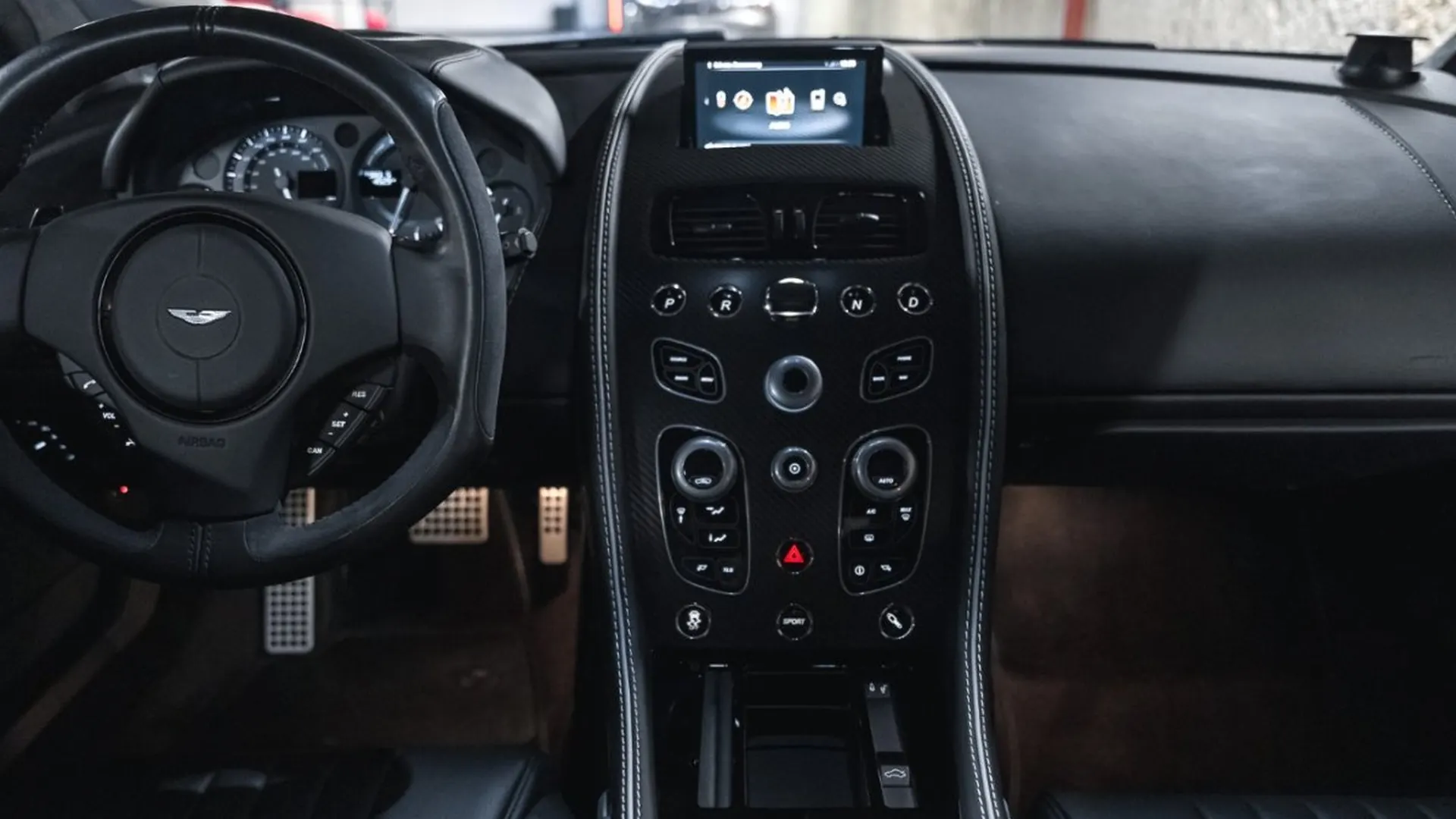 Aston Martin DB9 — photo 32