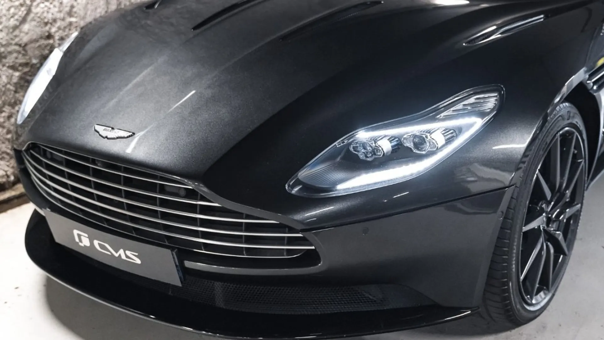 Aston Martin DB11 — photo 4