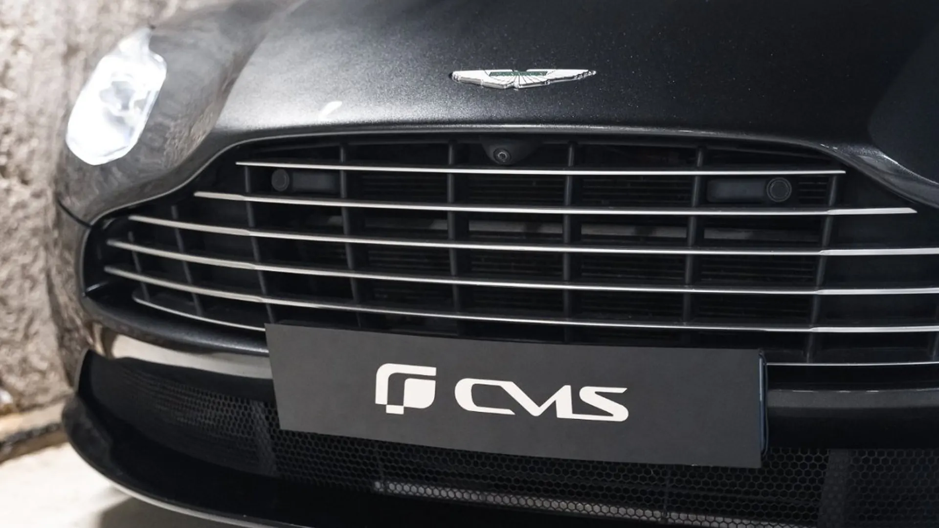 Aston Martin DB11 — photo 8
