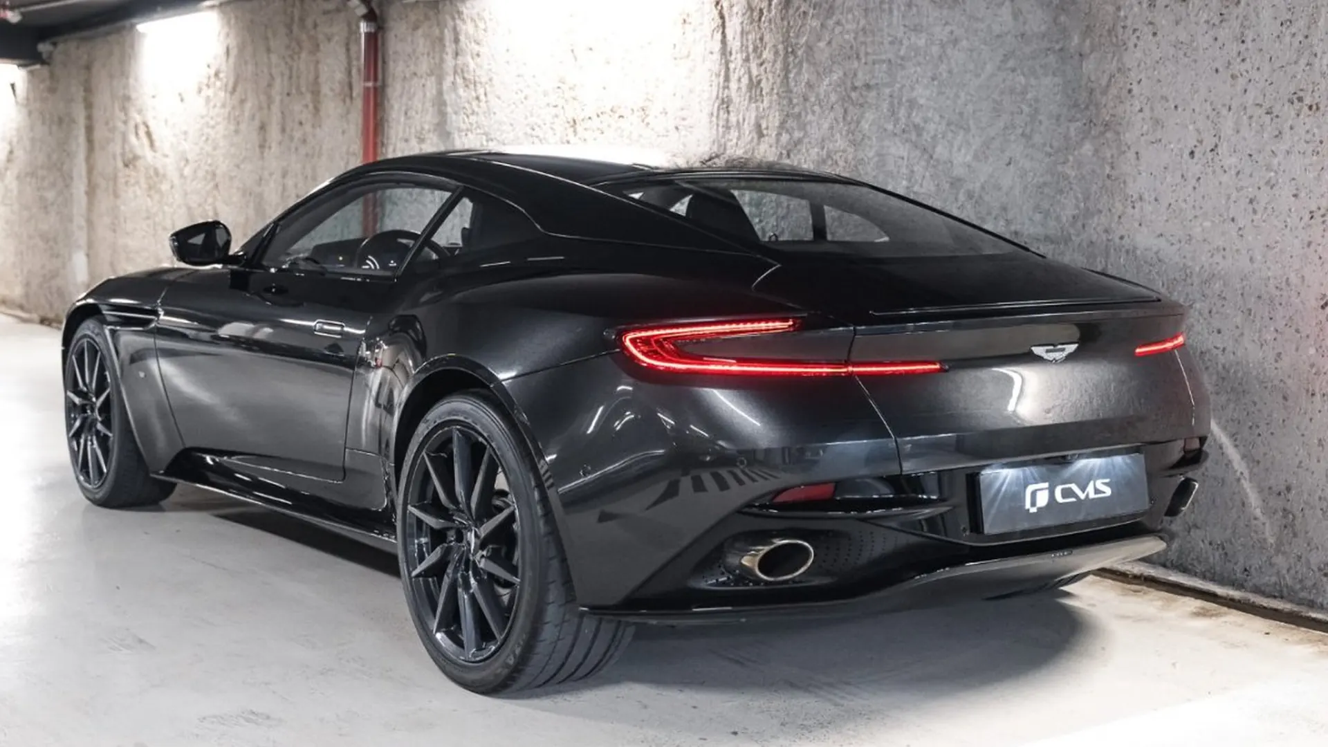 Aston Martin DB11 — photo 15