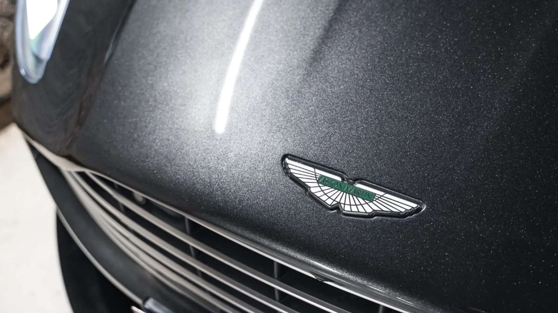 Aston Martin DB11 — photo 7