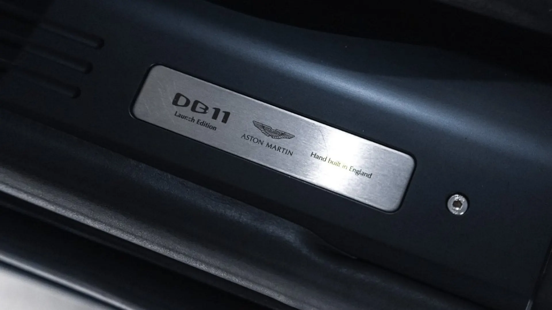 Aston Martin DB11 — photo 26