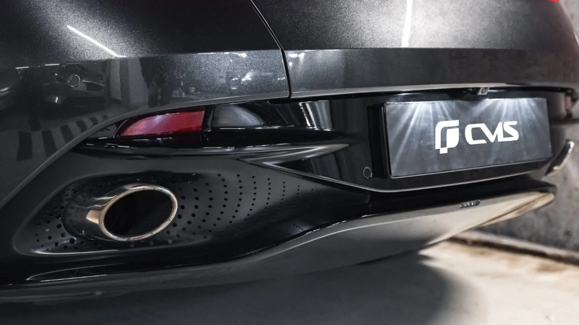 Aston Martin DB11 — photo 19