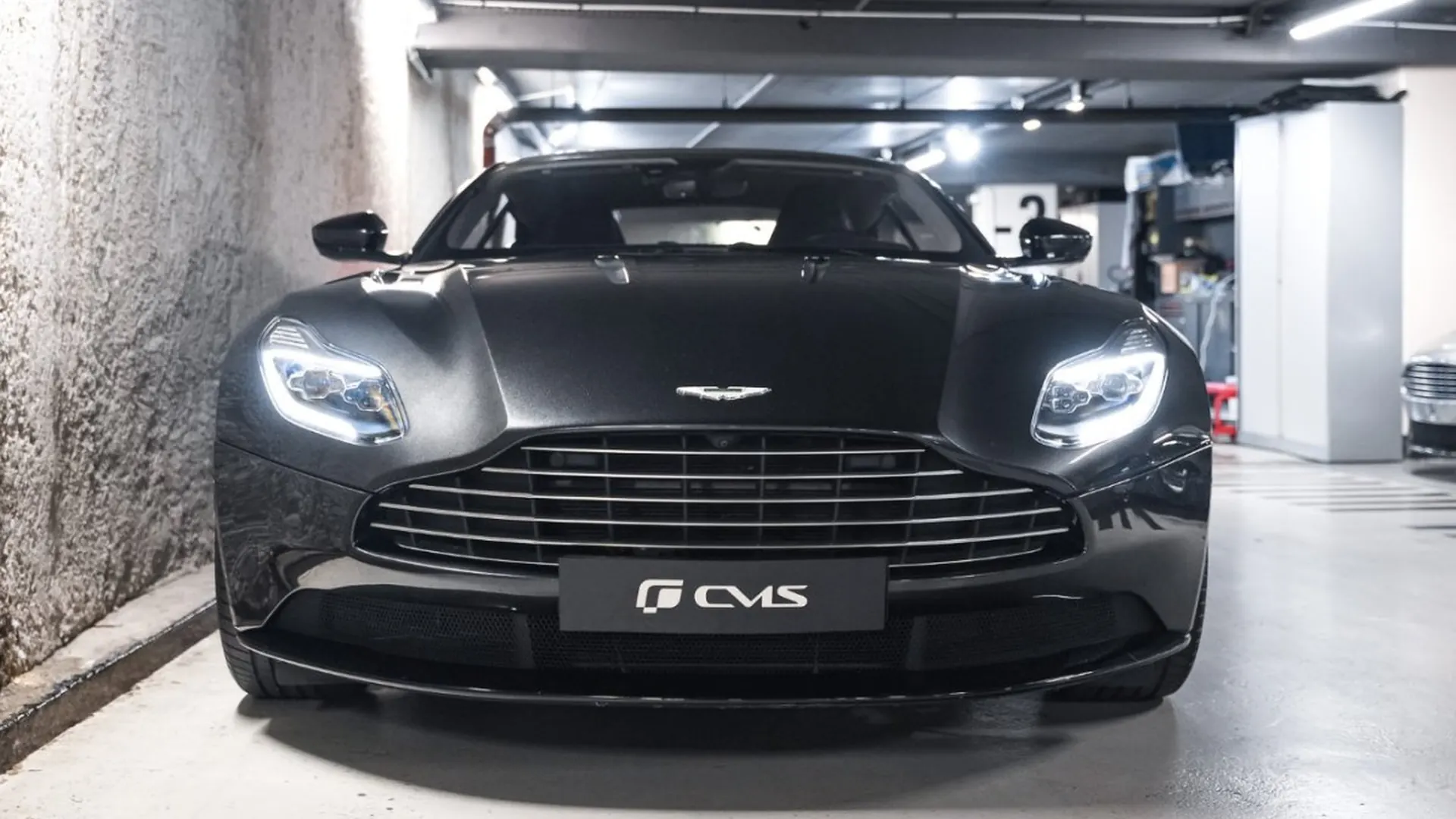 Aston Martin DB11 — photo 2