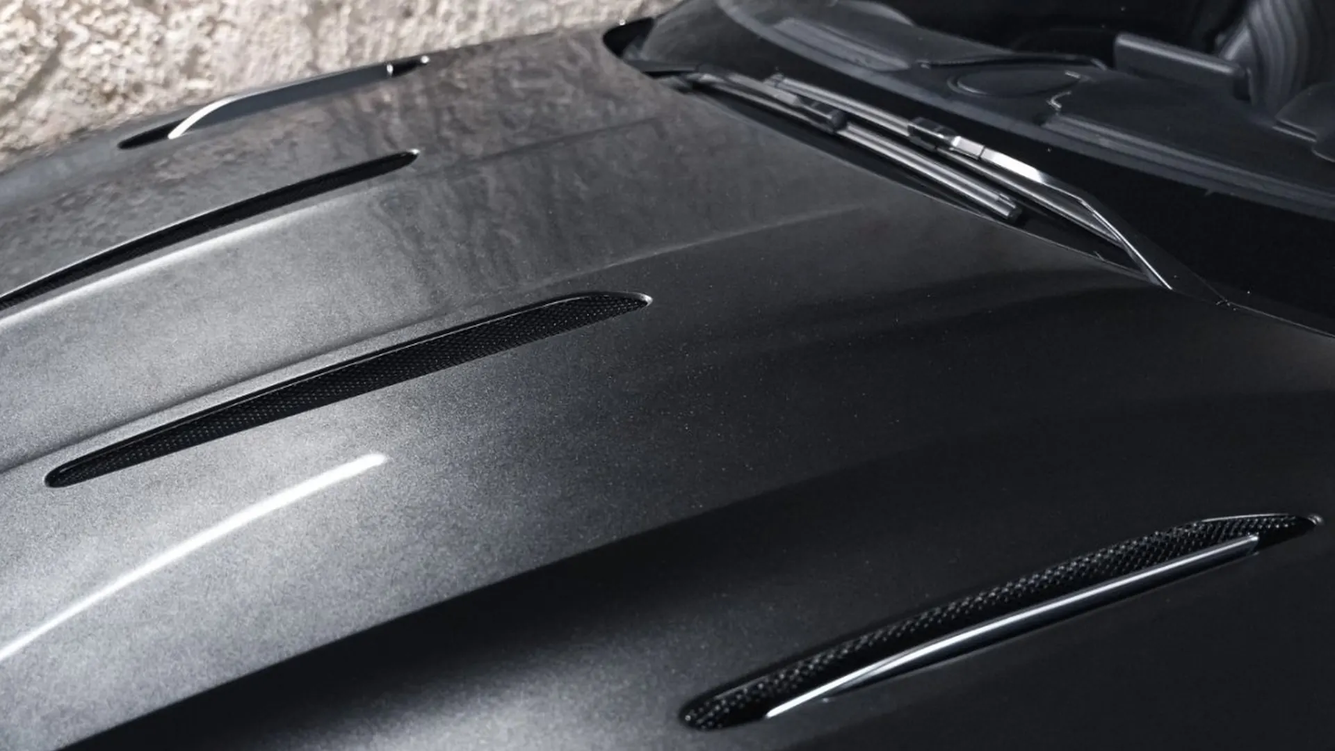 Aston Martin DB11 — photo 5