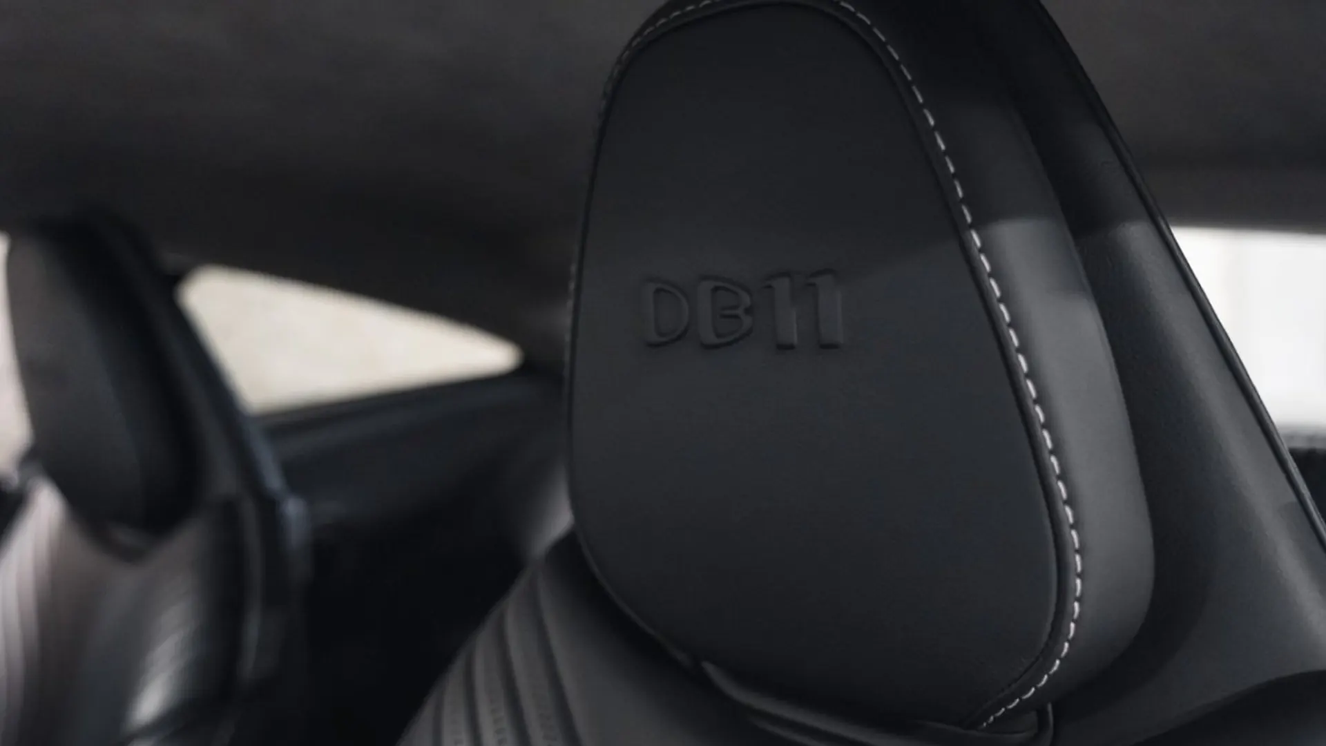 Aston Martin DB11 — photo 29