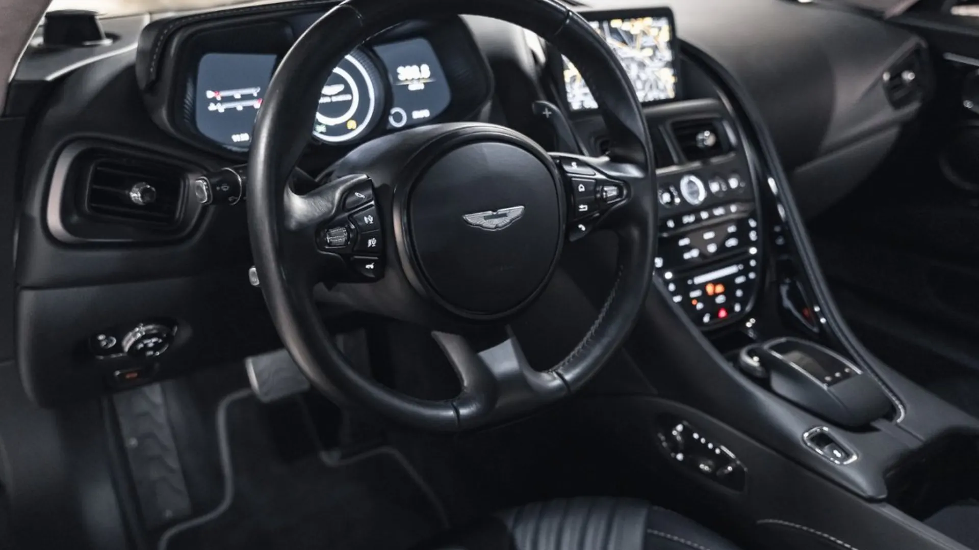 Aston Martin DB11 — photo 31