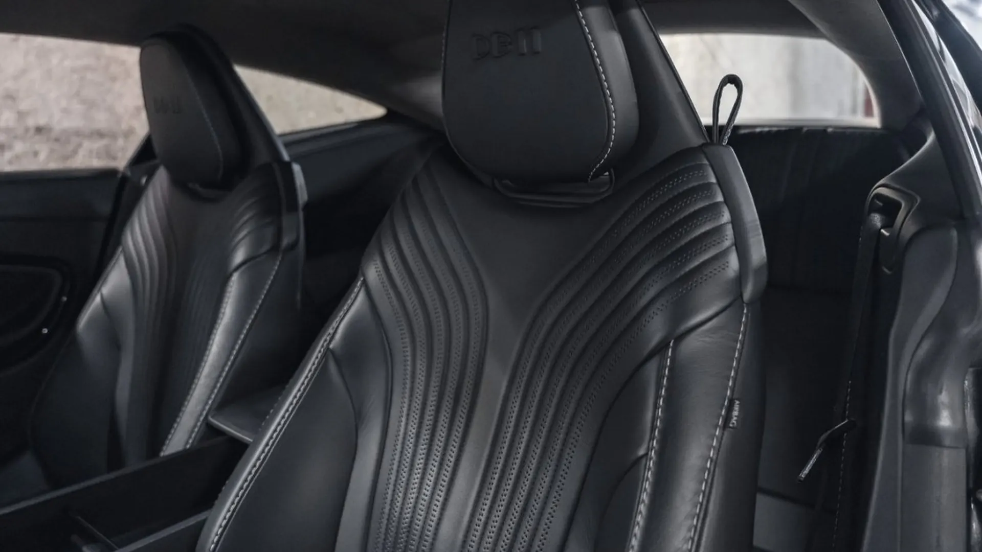 Aston Martin DB11 — photo 28