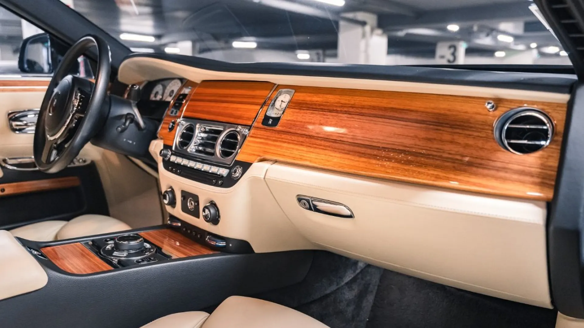 Rolls-Royce Ghost — photo 36