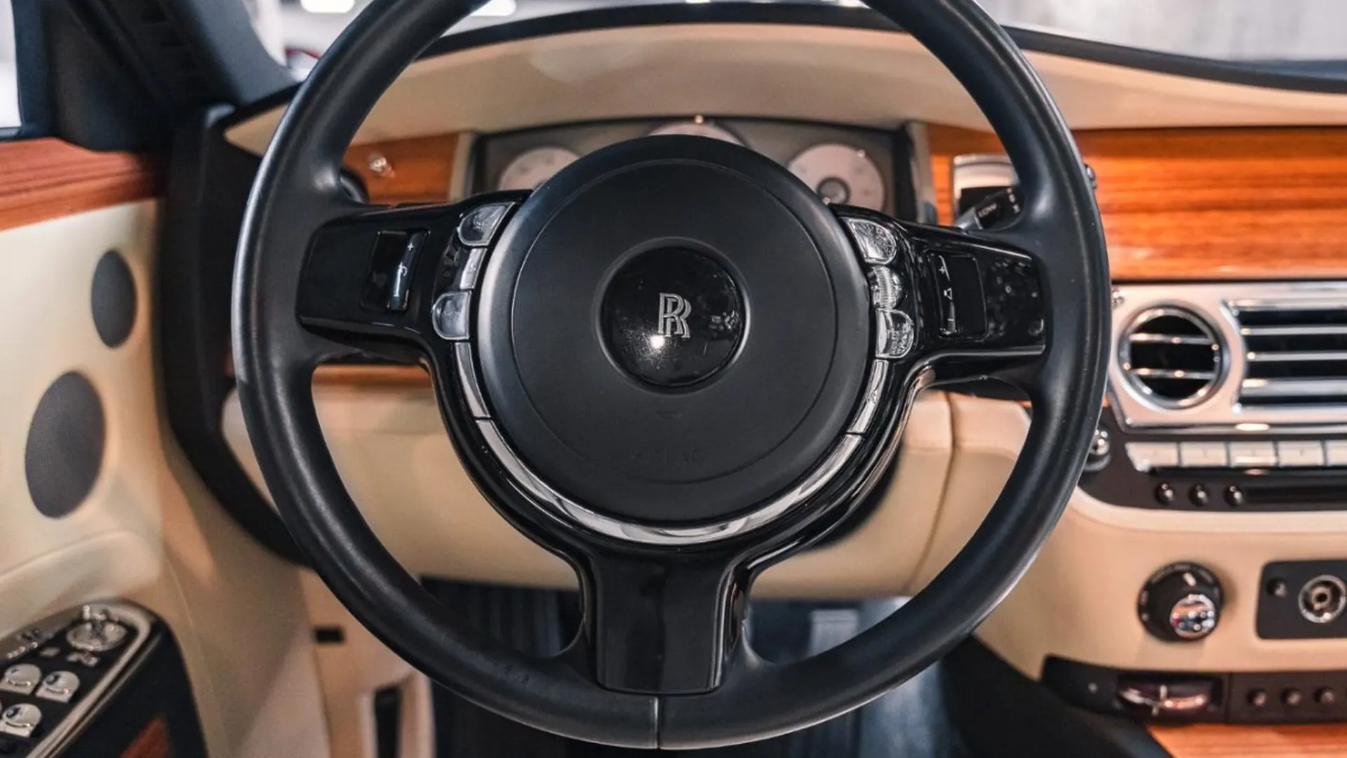 Rolls-Royce Ghost — photo 31