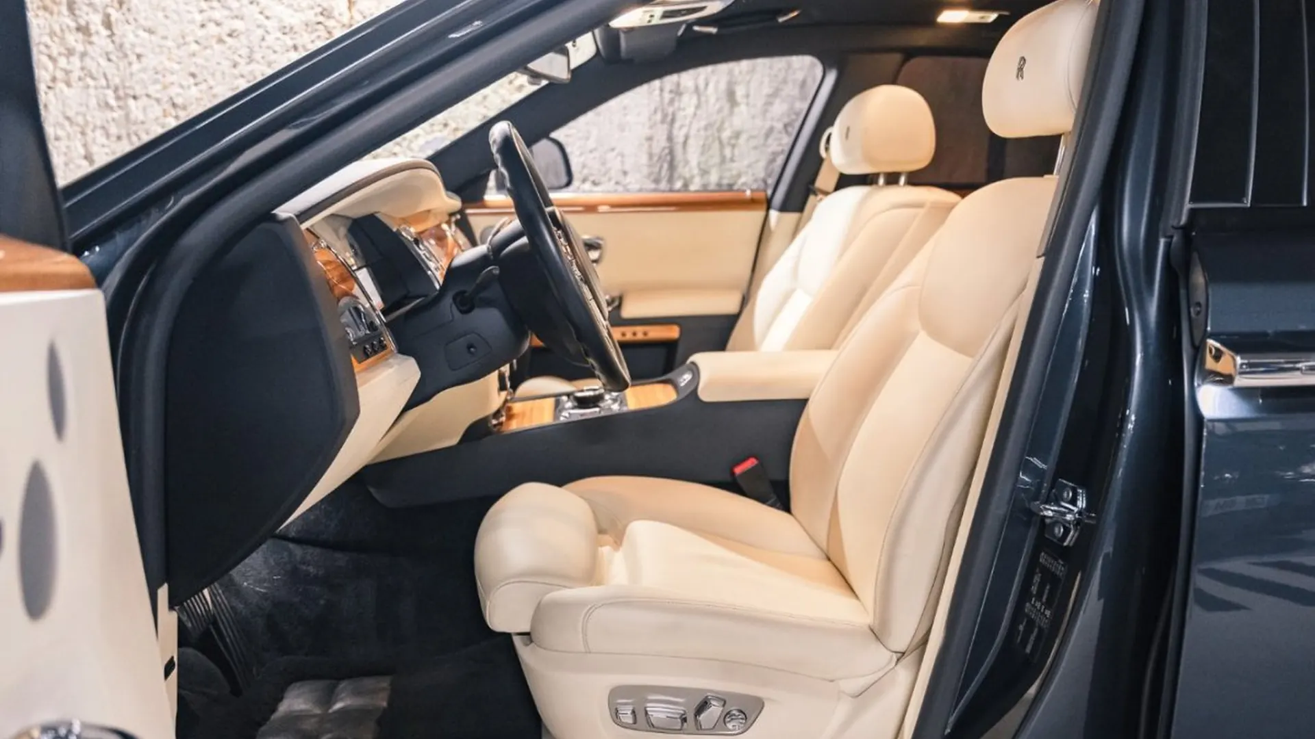 Rolls-Royce Ghost — photo 26