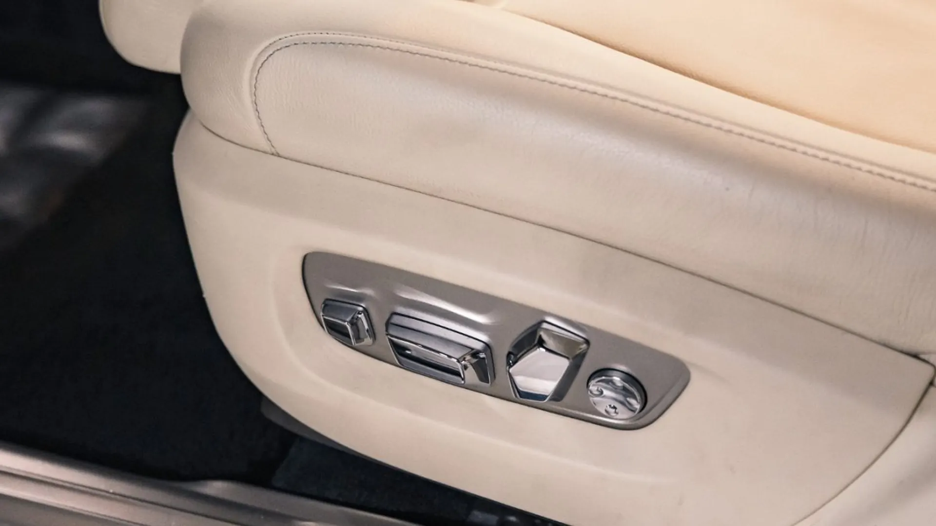 Rolls-Royce Ghost — photo 24
