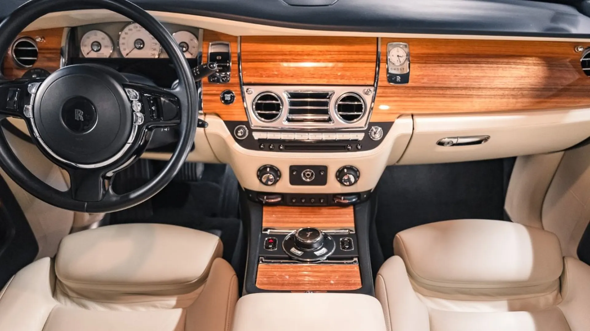Rolls-Royce Ghost — photo 34