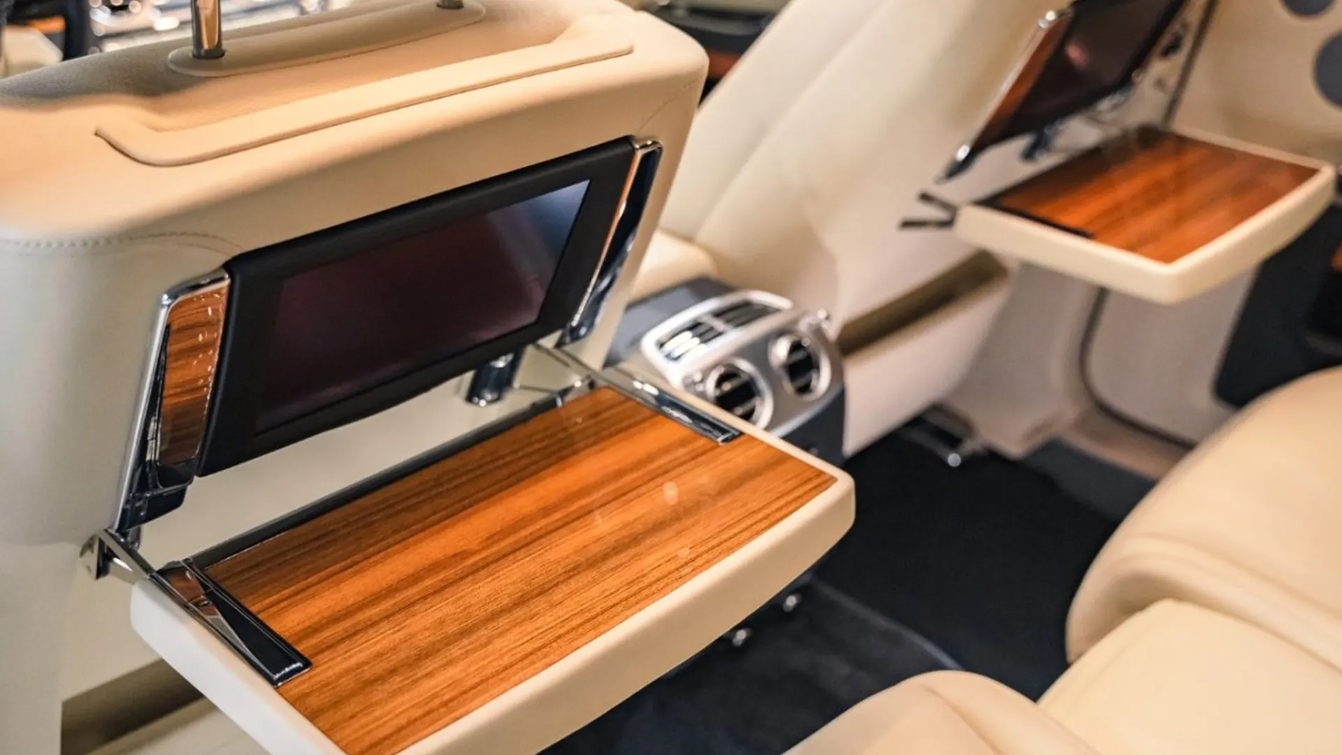 Rolls-Royce Ghost — photo 45