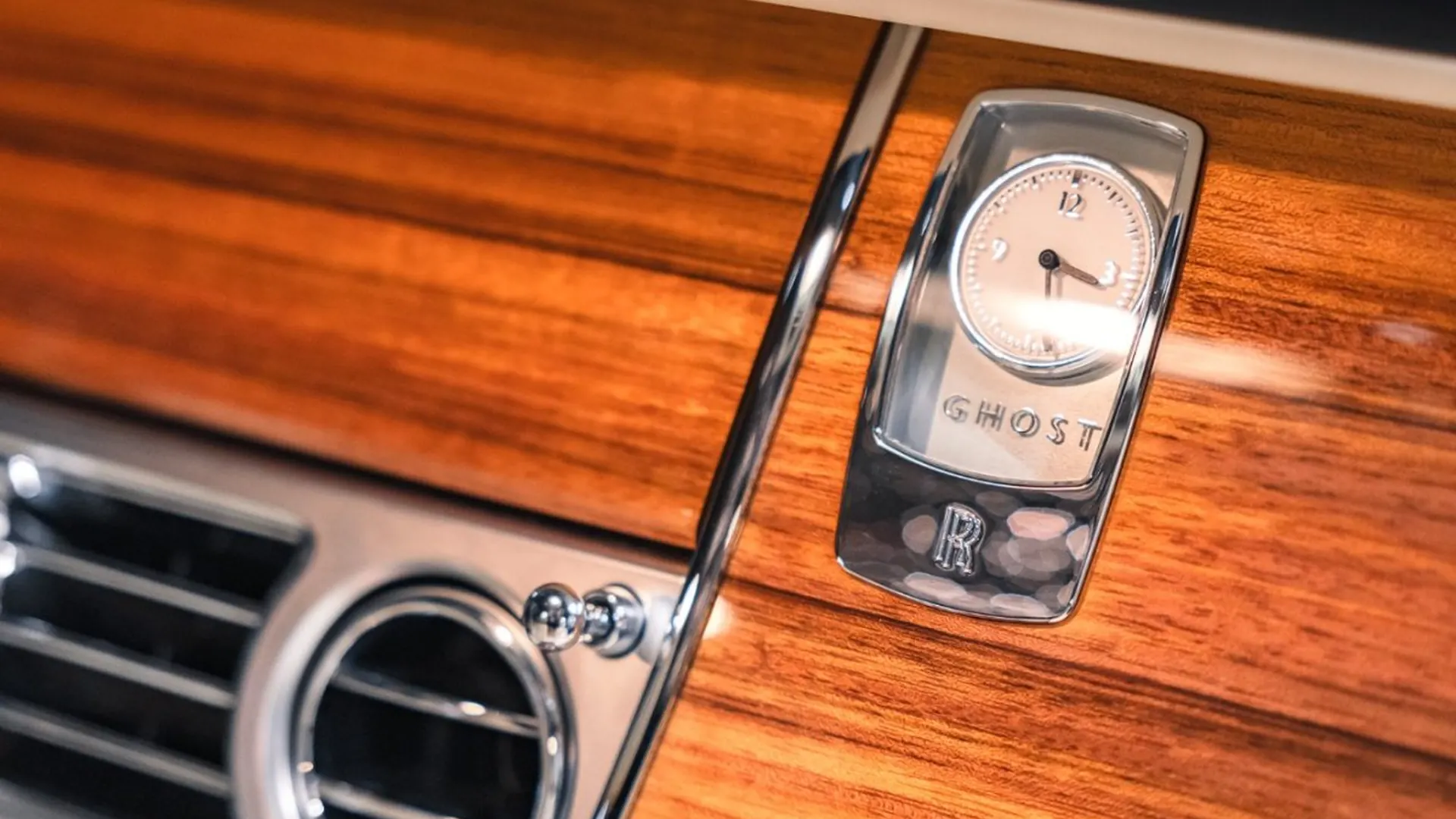 Rolls-Royce Ghost — photo 38