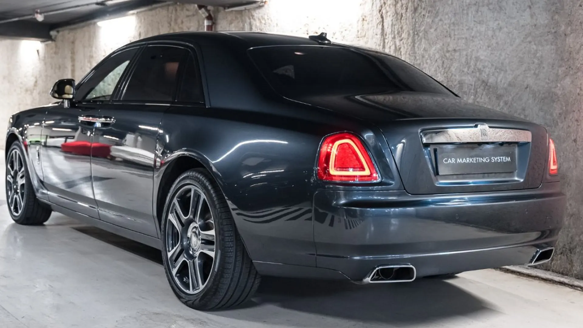 Rolls-Royce Ghost — photo 12