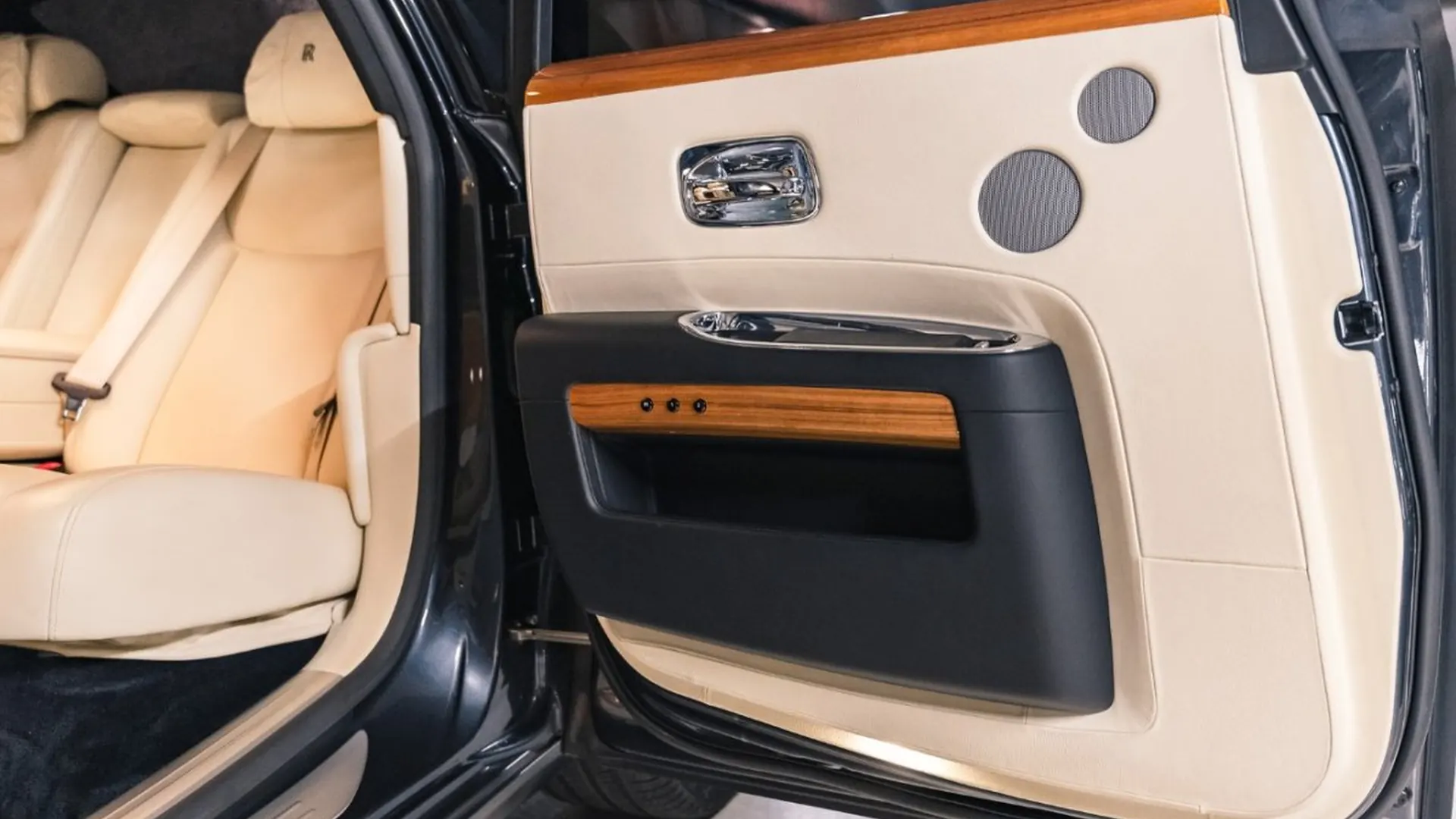 Rolls-Royce Ghost — photo 43