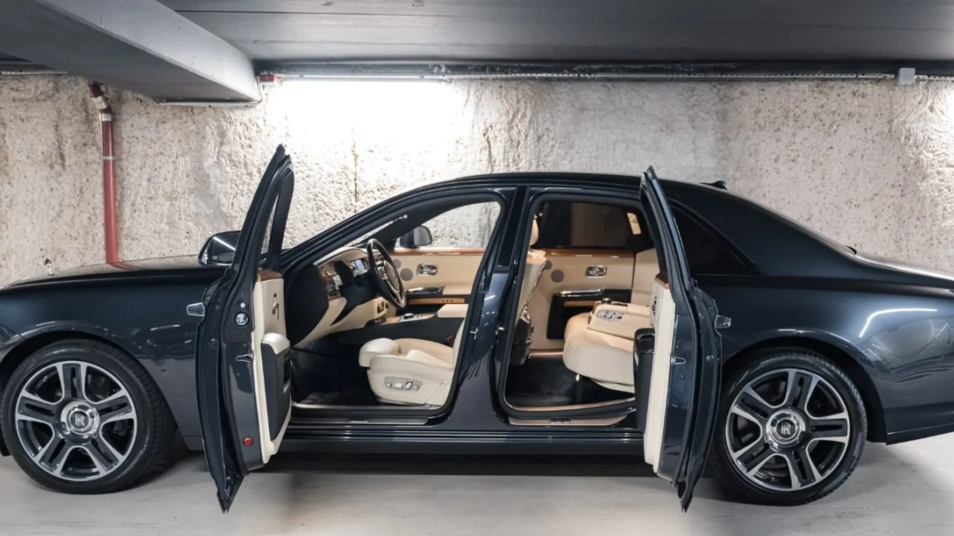 Rolls-Royce Ghost — photo 19