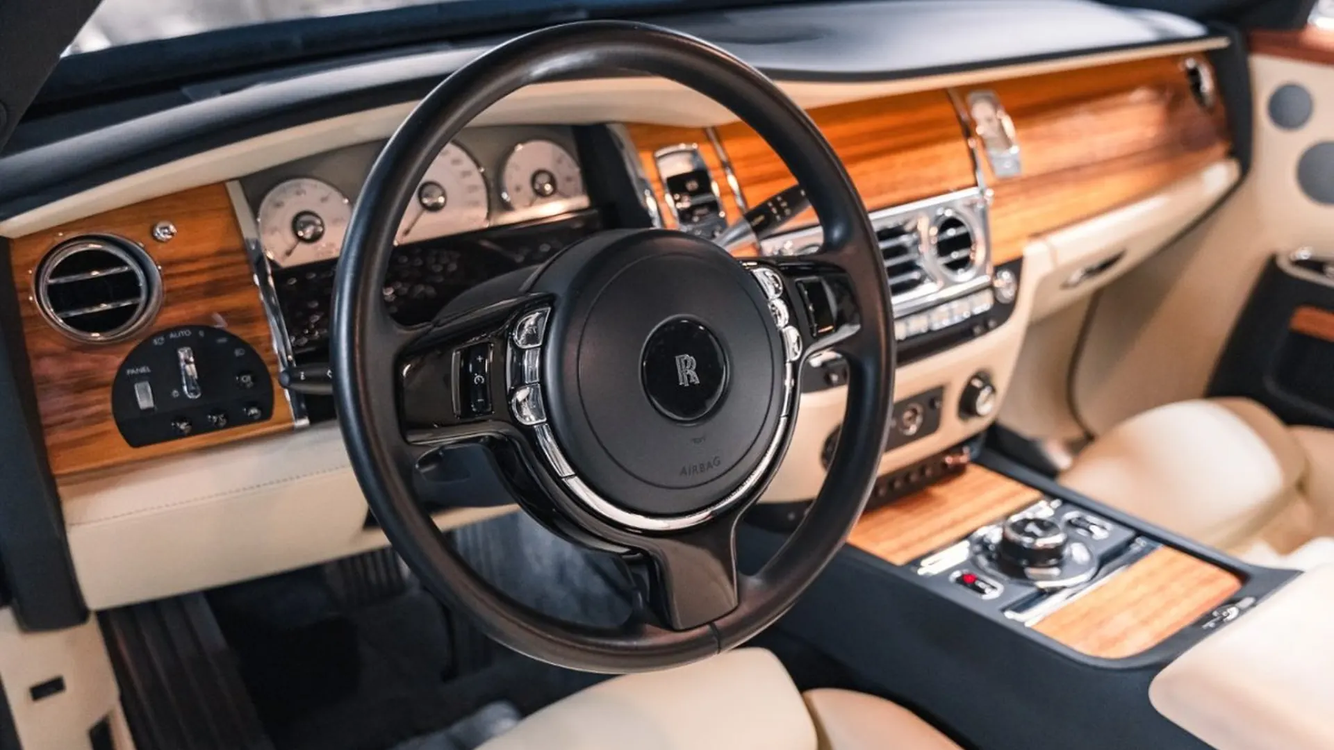 Rolls-Royce Ghost — photo 29